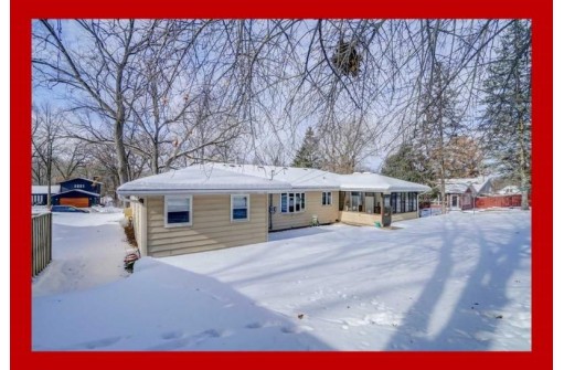 1509 Deerwood Dr, Madison, WI 53716