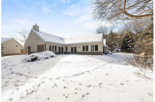 7830 Courtyard Dr, Madison, WI 53719