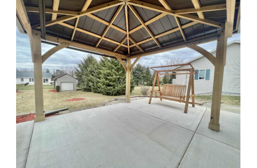 613 Devils Ln, Walworth, WI 53184-5851