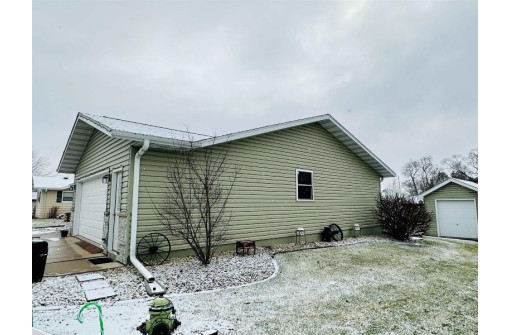 906 Elm St, Argyle, WI 53504