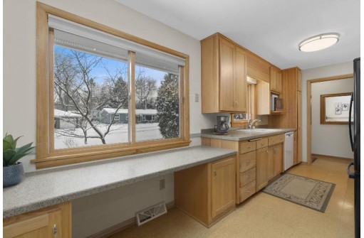 5110 South Hill Dr, Madison, WI 53705