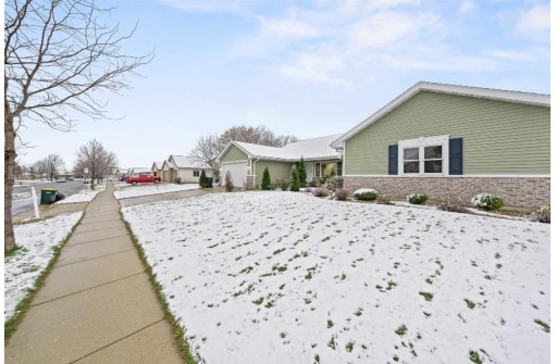 504 Manley Ln, Cottage Grove, WI 53527