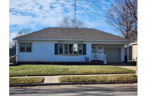 141 S Dewey Ave, Jefferson, WI 53549