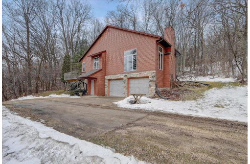 9391 Union Valley Rd, Black Earth, WI 53515