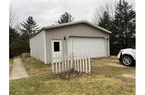 N4951 Curtis Ln, Iron Ridge, WI 53035