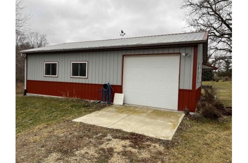 N4951 Curtis Ln, Iron Ridge, WI 53035