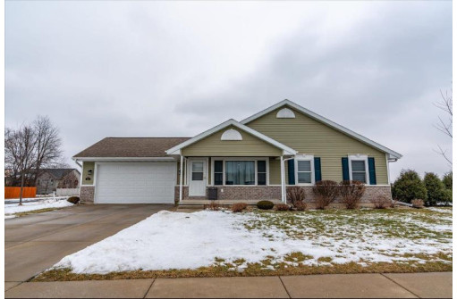 652 Damascus Tr, Cottage Grove, WI 53527