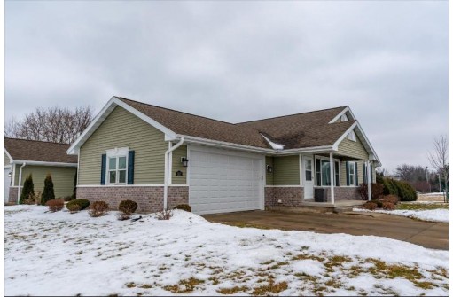 652 Damascus Tr, Cottage Grove, WI 53527