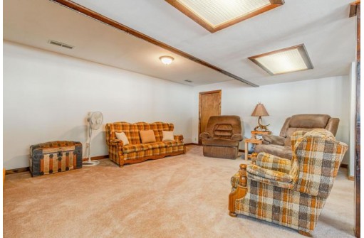 10909 Zwettler Rd, Blue Mounds, WI 53517