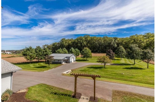 10909 Zwettler Rd, Blue Mounds, WI 53517