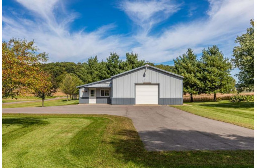 10909 Zwettler Rd, Blue Mounds, WI 53517