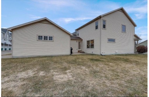 3654 Stonebridge Dr, Madison, WI 53719