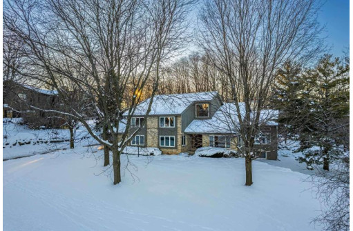 5834 Tree Line Dr, Fitchburg, WI 53711