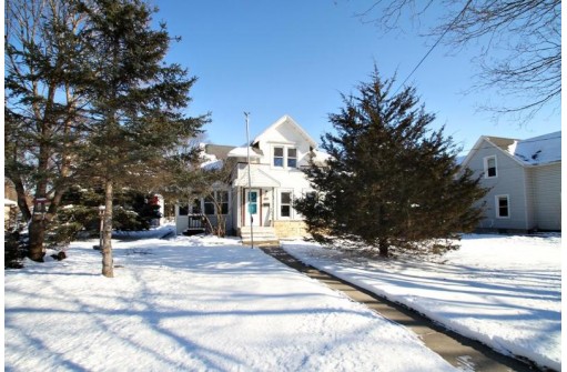 306 4th St, Prairie Du Sac, WI 53578