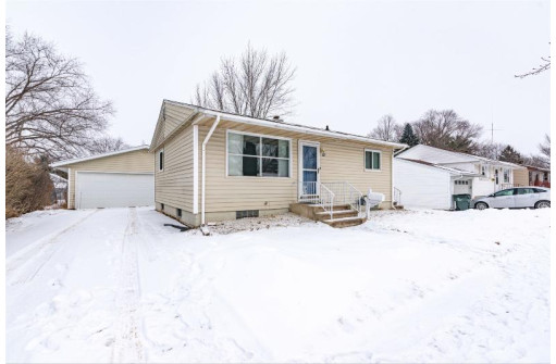 542 Charles St, Reedsburg, WI 53959