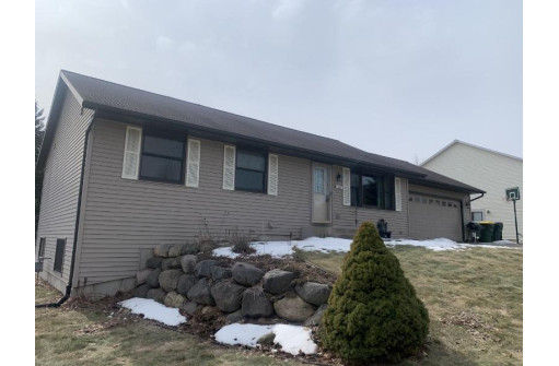 131 Barbara Ann Dr, Reedsburg, WI 53959