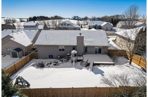 1303 Spahn Dr, Waunakee, WI 53597