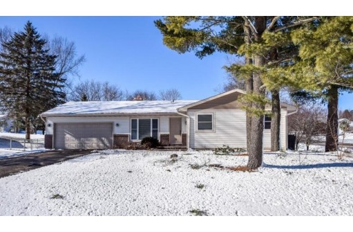 4671 Stonewood Dr, Middleton, WI 53562