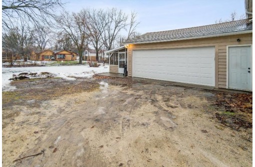 284 N Fremont St, Whitewater, WI 53190