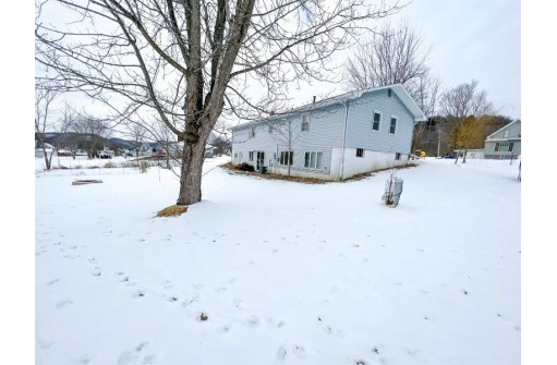 425 E York St, Viola, WI 54664