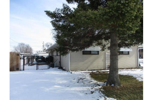 508 Kenyon Ln, Beaver Dam, WI 53916