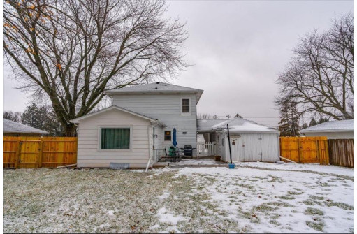 1009 Blaine St, Edgerton, WI 53534