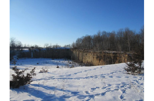 13584 Quarry Dr, Richland Center, WI 53581