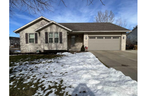 427 W Clover Ln, Cottage Grove, WI 53527