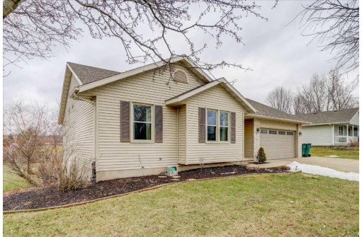 427 W Clover Ln, Cottage Grove, WI 53527