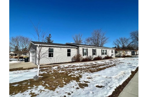 1321 Lakeview Dr, Tomah, WI 54660