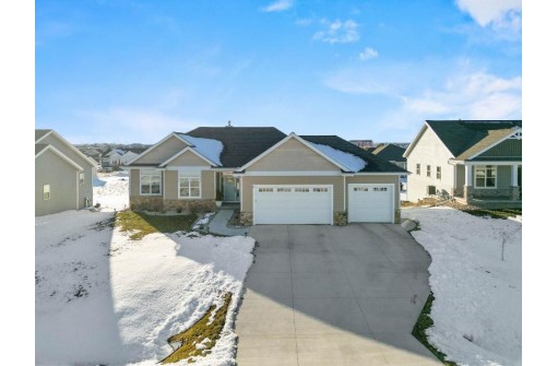 6673 Royal View Dr, DeForest, WI 53532