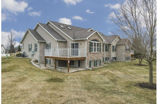 5 Vicksburg Ct, Madison, WI 53718