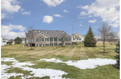 5 Vicksburg Ct, Madison, WI 53718