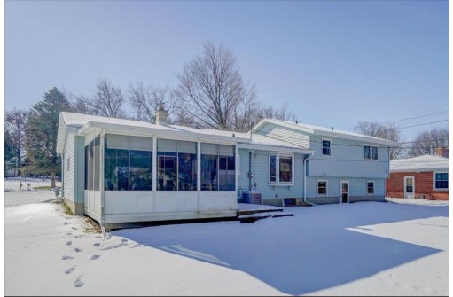 316 Meadow Ln, DeForest, WI 53532