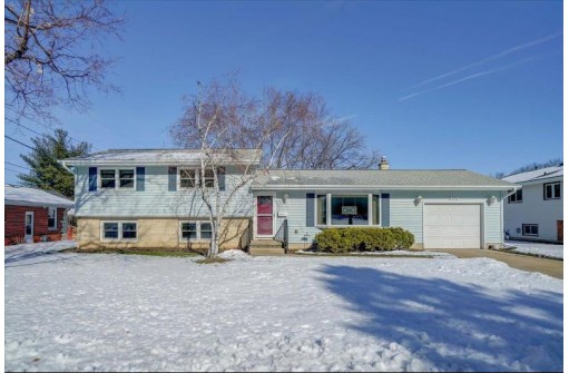 316 Meadow Ln, DeForest, WI 53532