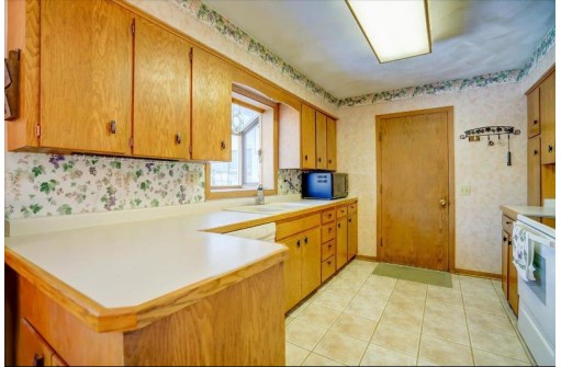 316 Meadow Ln, DeForest, WI 53532