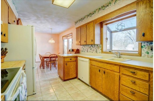 316 Meadow Ln, DeForest, WI 53532