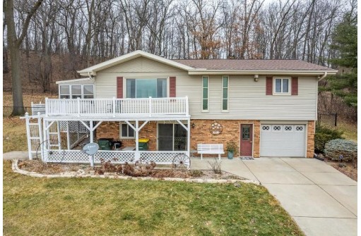 S4502 Belter Dr, North Freedom, WI 53951