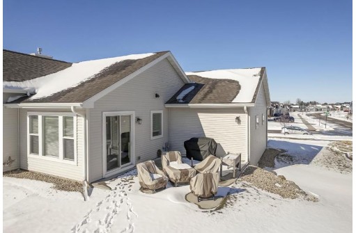 2215 Lonnie Ln, Sun Prairie, WI 53590