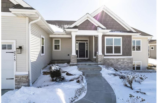 2215 Lonnie Ln, Sun Prairie, WI 53590