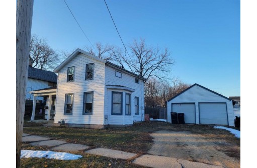 808 Johnson St, Janesville, WI 53548