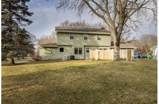 841 Buckingham Cir, Hartland, WI 53029