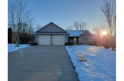 64 Braeburn Way, Evansville, WI 53536