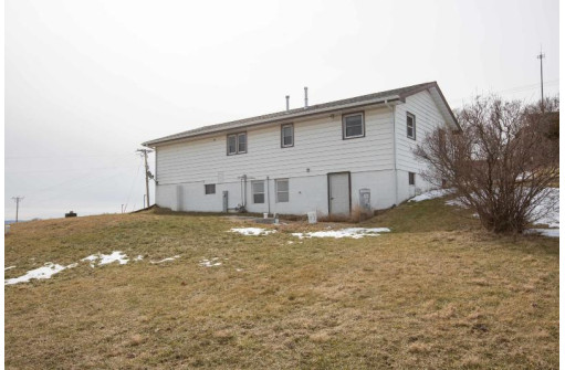 582 County Road Z, Hazel Green, WI 53811