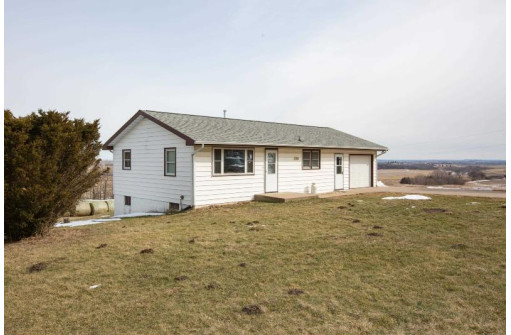 582 County Road Z, Hazel Green, WI 53811