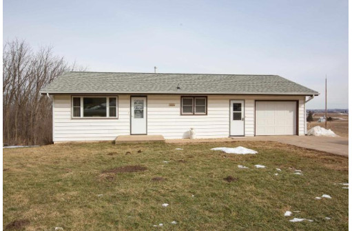 582 County Road Z, Hazel Green, WI 53811