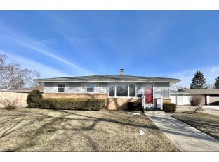 2106 Crestview St Janesville, WI 53546-5783