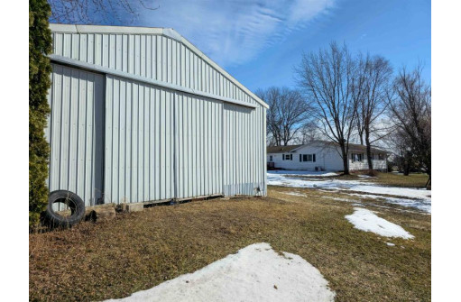 W6510 Kampen Rd, Arlington, WI 53911