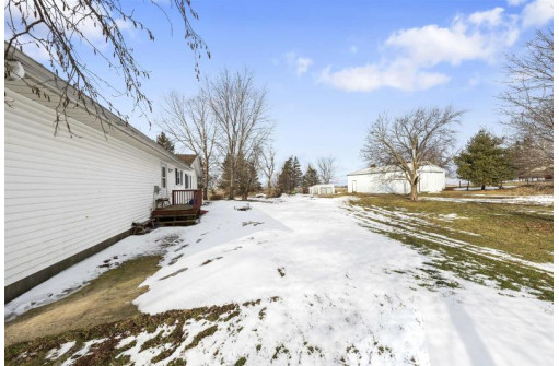 W6510 Kampen Rd, Arlington, WI 53911