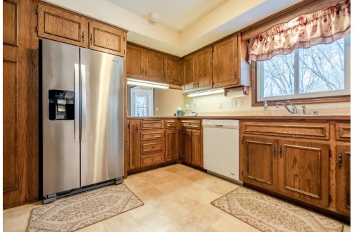 504 Woodvale Dr, DeForest, WI 53532